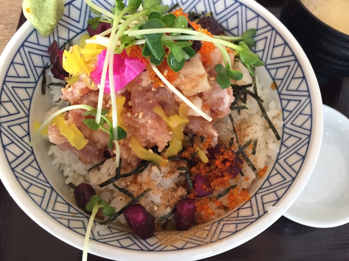 海鮮ばくだん丼