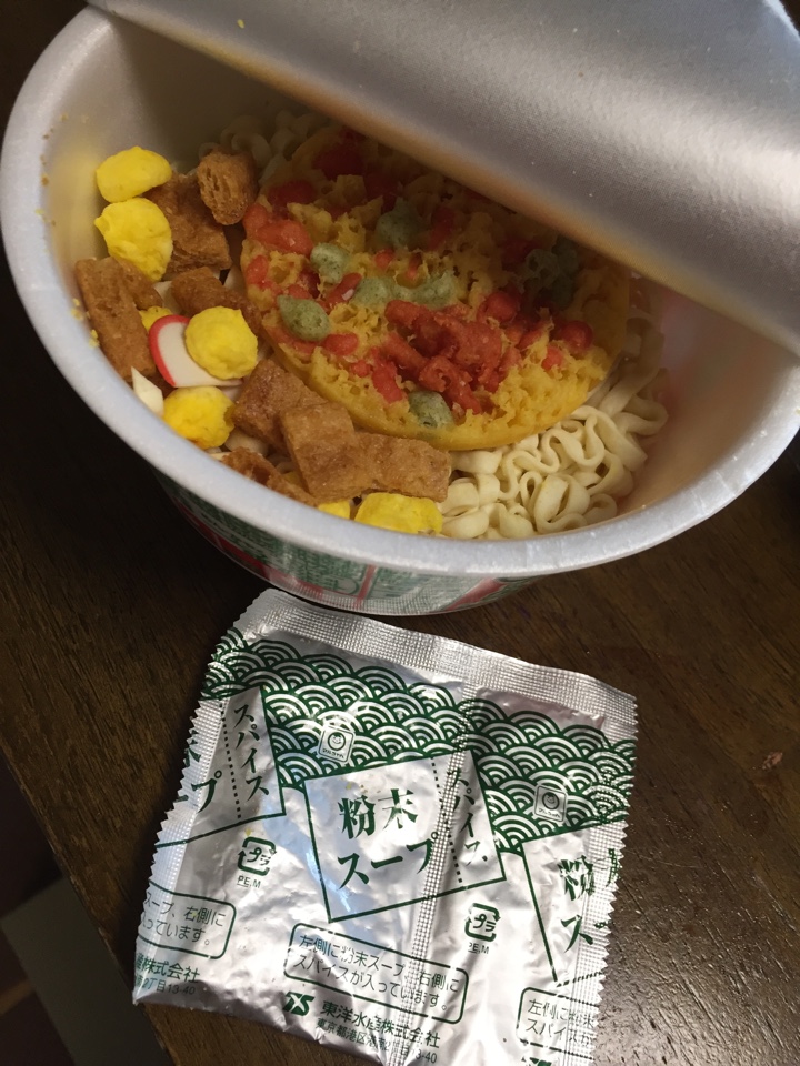 マルちゃん 赤いきつね勝利記念「赤いたぬき 天うどん」