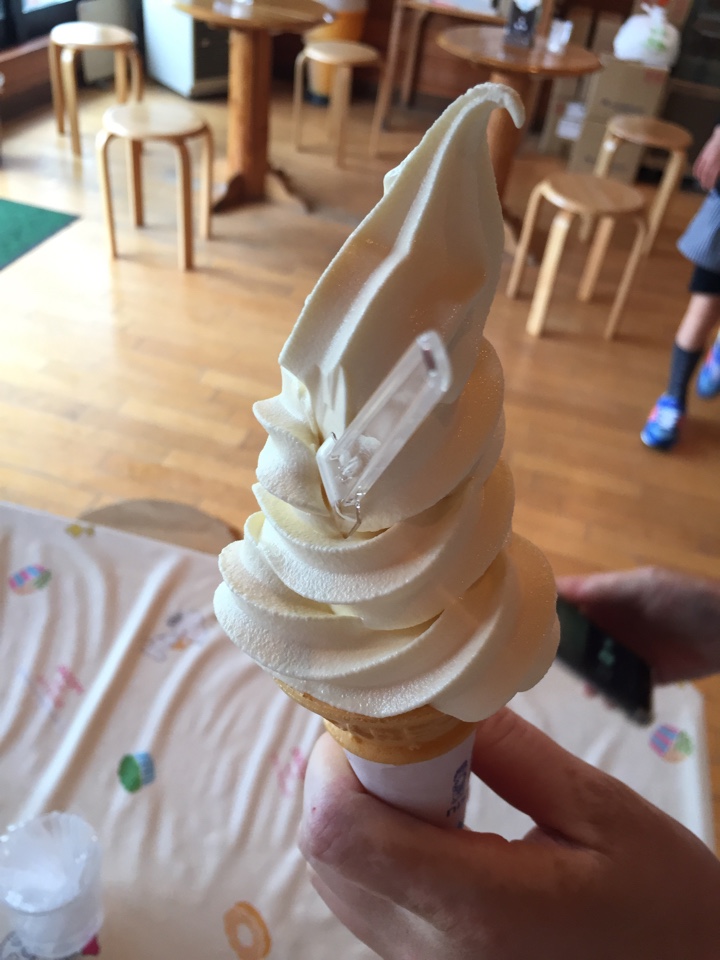 令和元年6月15日(土)の滝沢牧場 アイスクリーム工房のソフトクリーム