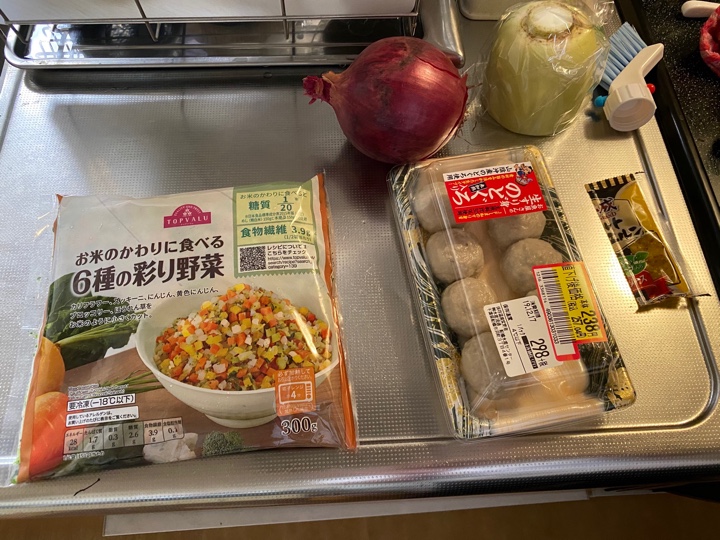 北海道産 紫玉ねぎ（レッドオニオン）、大根、トップバリュ お米のかわりに食べる6種の彩り野菜、山陰産のどぐろ使用生すり身