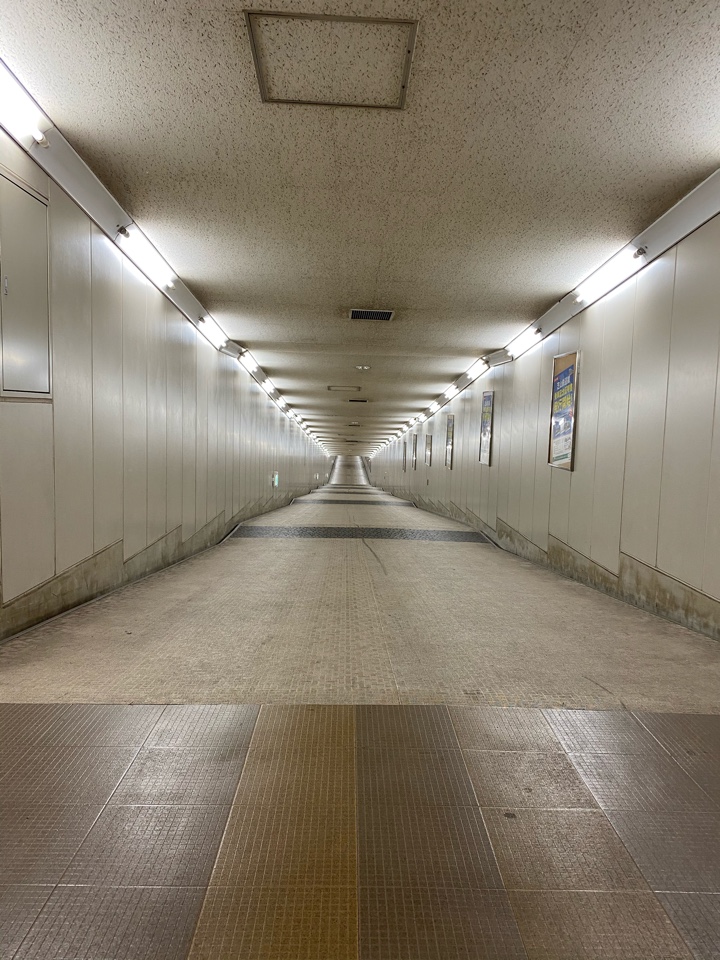 東成田駅への通路