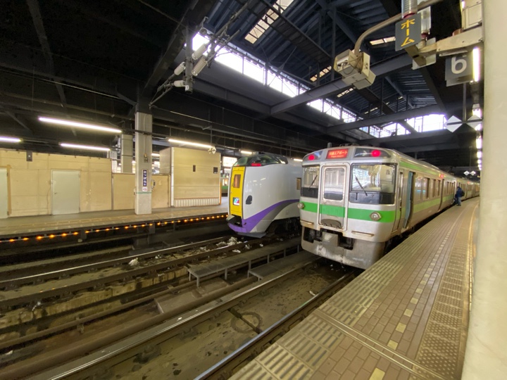 札幌駅前 快速エアポート(ロングシートじゃない奴)