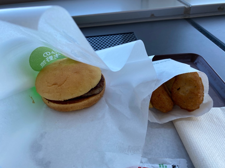 新千歳空港フードコートのフレッシュネスバーガーでキッズセット