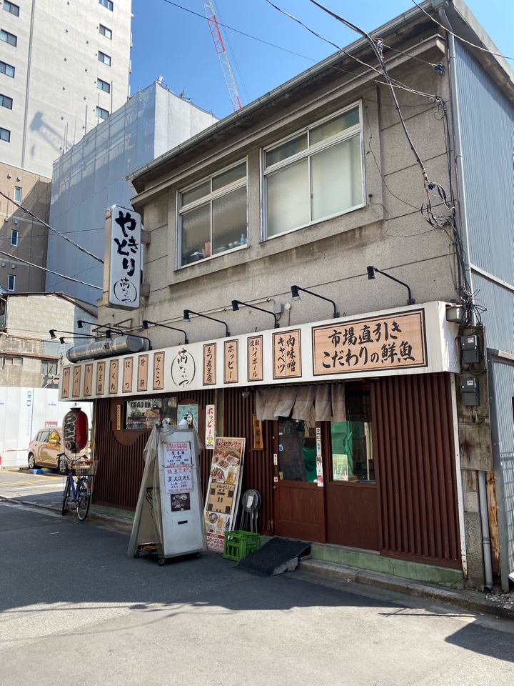 神田の焼鳥・海鮮料理の「満なかや」店舗外観