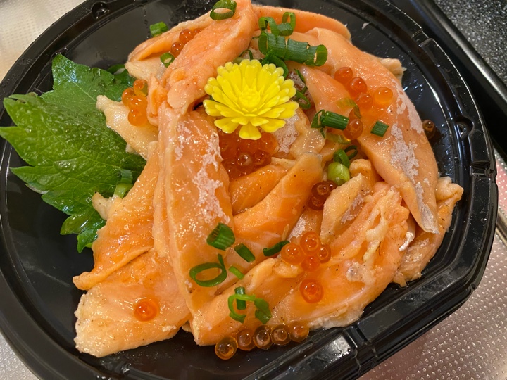 ジャパンミート卸売市場 東村山店のサーモン丼