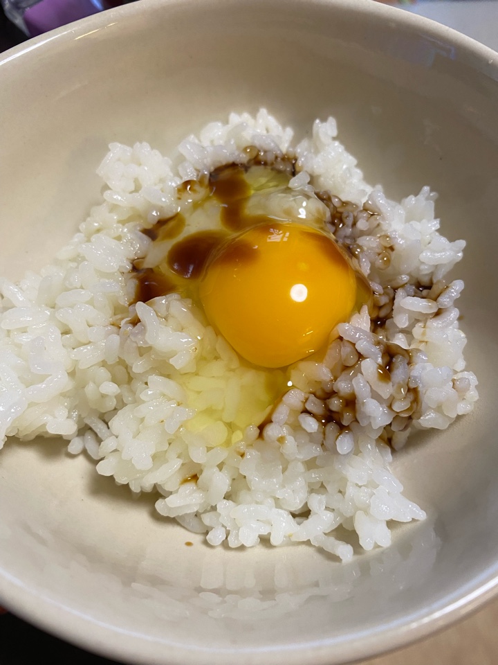 小平産烏骨鶏の卵で卵かけご飯