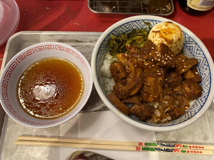 屋台の魯肉飯（るーろーはん）