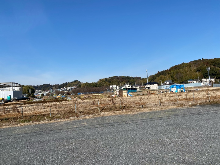 金井高校前バス停付近から金井バス亭まで歩く風景