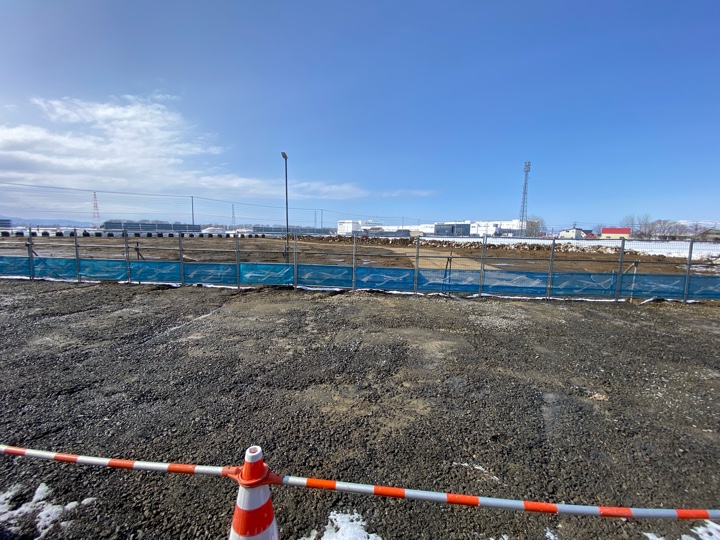 ロイズタウン駅前何もなし（ロイズの工場は見えます）