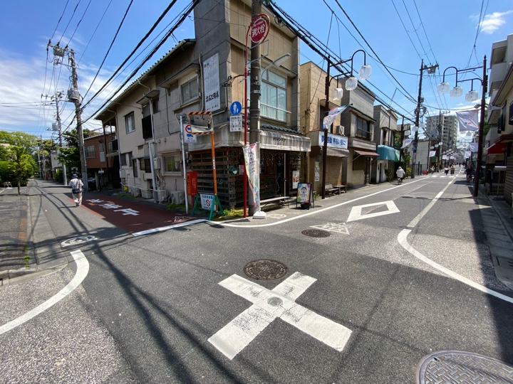 宮前商店街と文庫の森への道