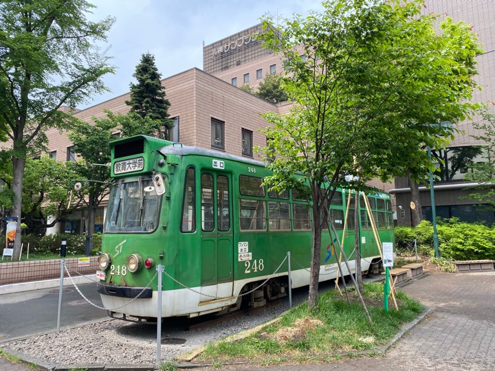 札幌サンプラザ前の市電（路面電車）