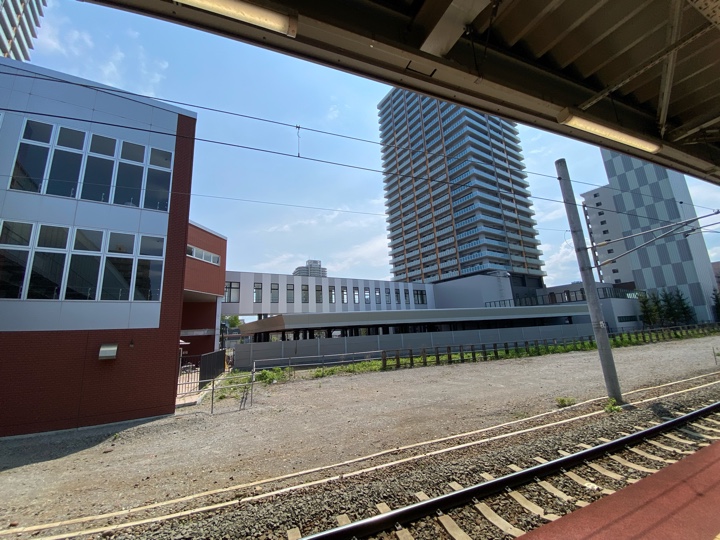 苗穂駅南口マンション群と駅直結通路