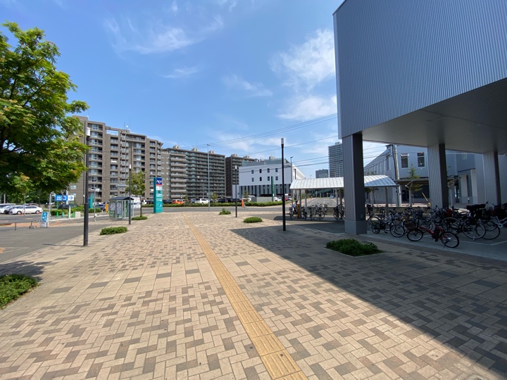 アリオ札幌から苗穂駅方面