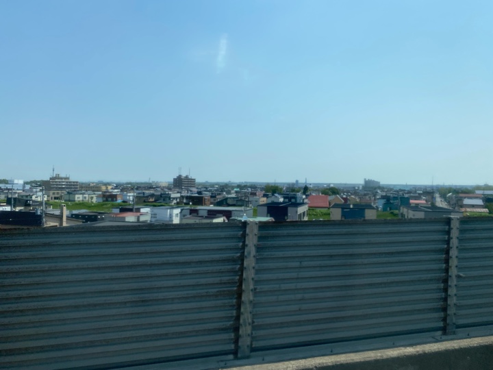 バスから百年記念塔が見える