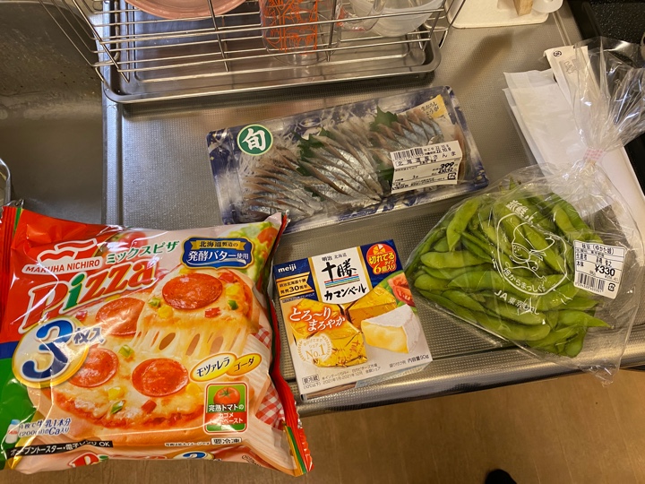 北海道産さんま 刺身用 解凍、マルハニチロ ミックスピザ 3枚入り、十勝カマンベールチーズ 切れてる6タイプ6個入り、小平産 枝豆（ゆかた娘）
