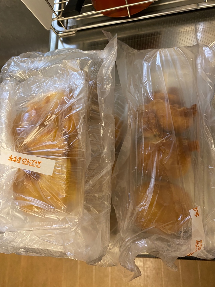 有楽町の北海道どさんこプラザで買ってきたフライドポテト、揚げ芋、ザンギなど