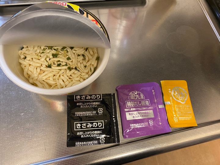 日清 どん兵衛 釜たまうどん 汁なし