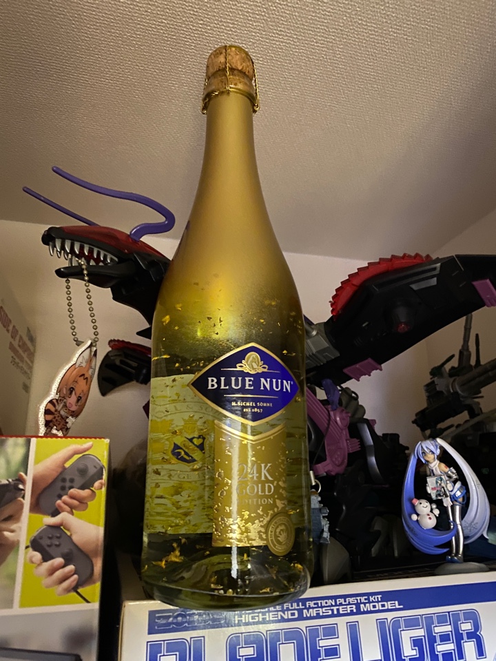 ドイツの発泡ワイン(スパークリングワイン)「BLUE NUN 24K GOLD EDITION DRY（ブルー ナン スパークリング ”ゴールド エディション”）」