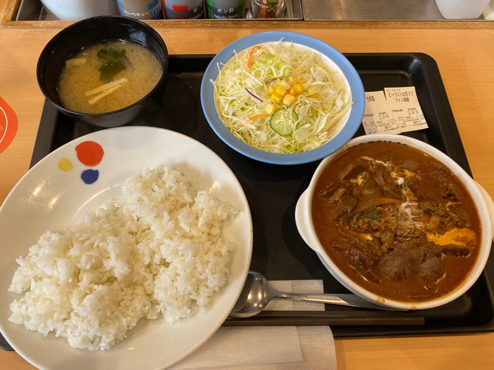 松屋 花小金井駅前店でWビーフと濃厚ビーフストロガノフ（カットステーキのビーフストロガノフ）のセットと生野菜