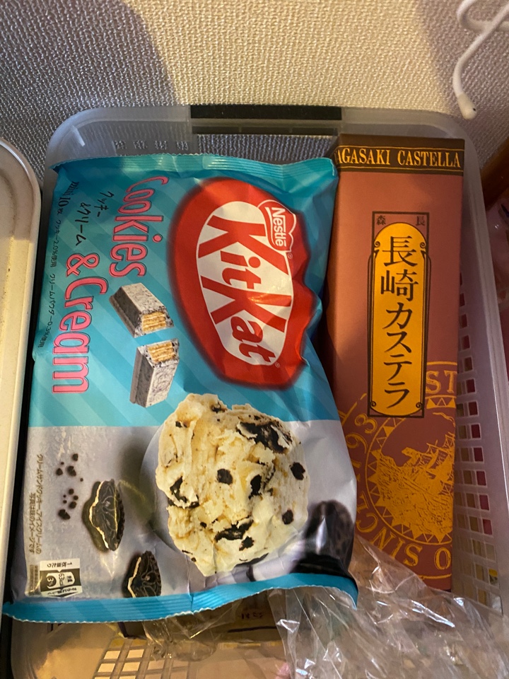 ネスレ キットカット クッキー＆クリームと長崎カステラ